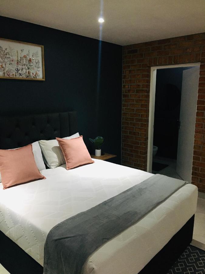 Black Rose Guesthouse Soweto Exterior photo